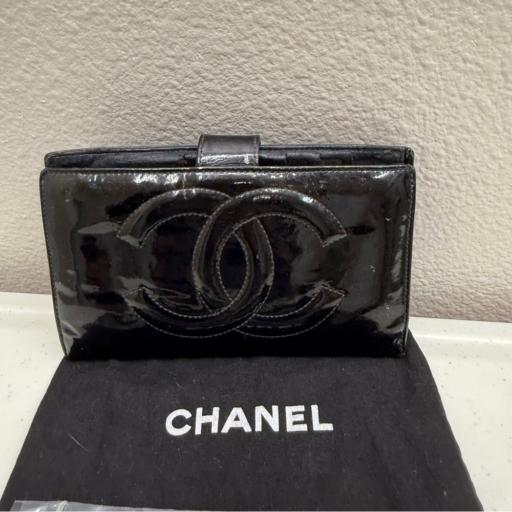 CHANEL Patent Leather Long wallet Black Gorgeous